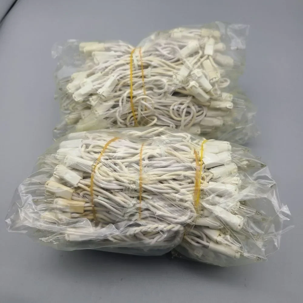 Sylvania Cascading 300 light set 29 Feet length Clear ICICLE S29641 NEW